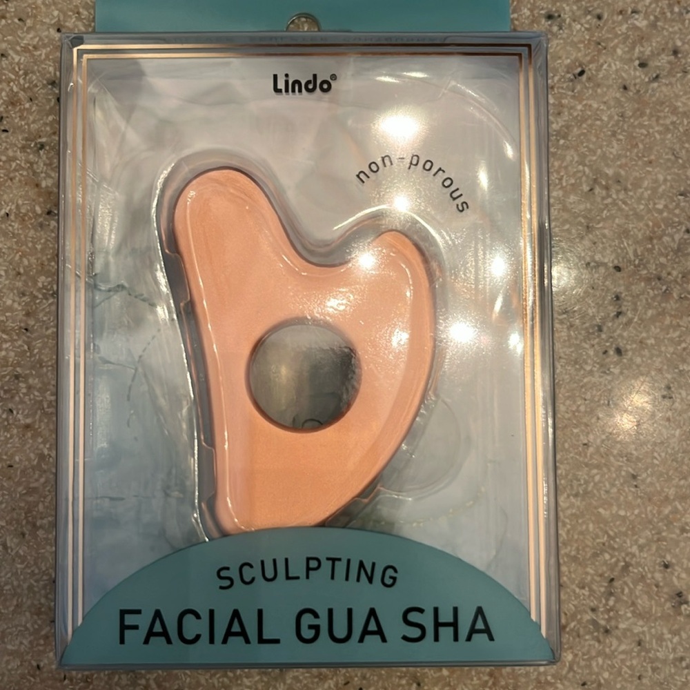 Lindo brand sculpting facial gua sha. NWT